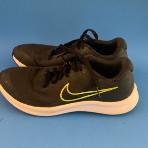 Nike Star Runner Gray and Lime Green Boys Size 6 Y